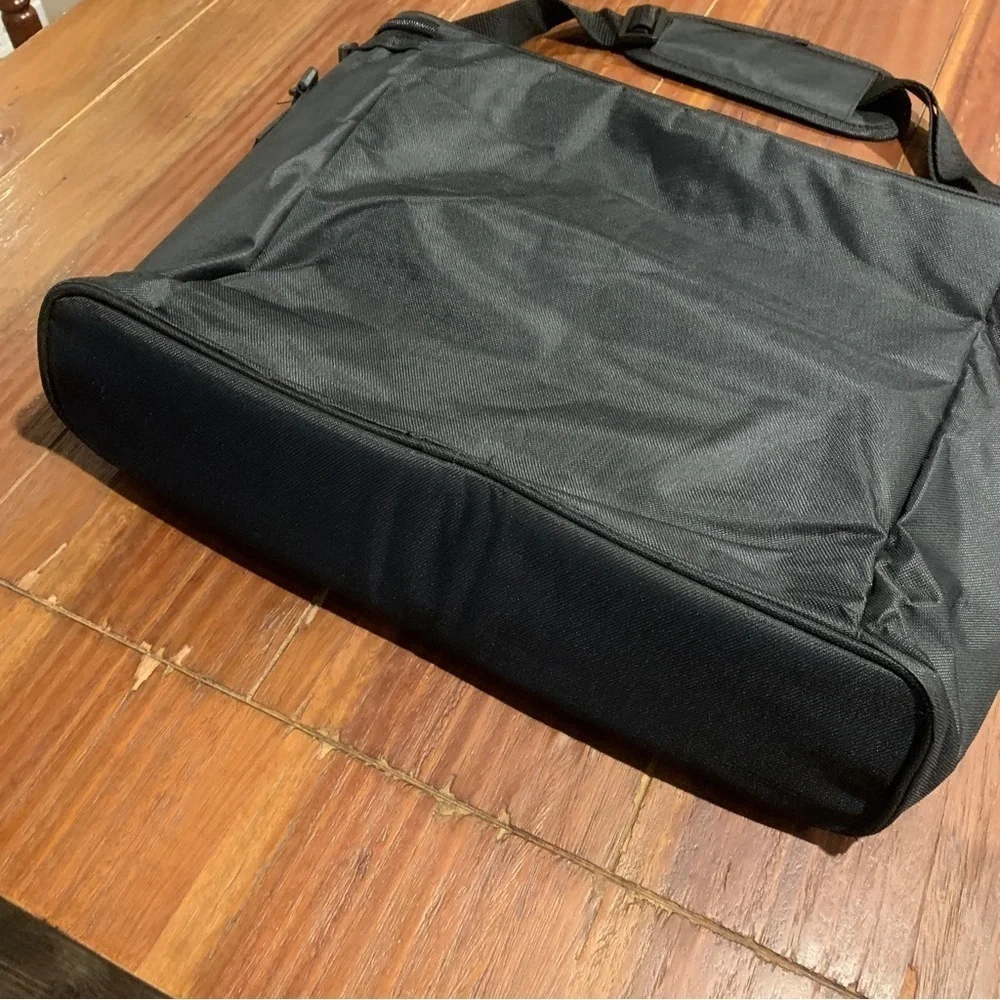 Black Laptop Tote Bag Chromacast
